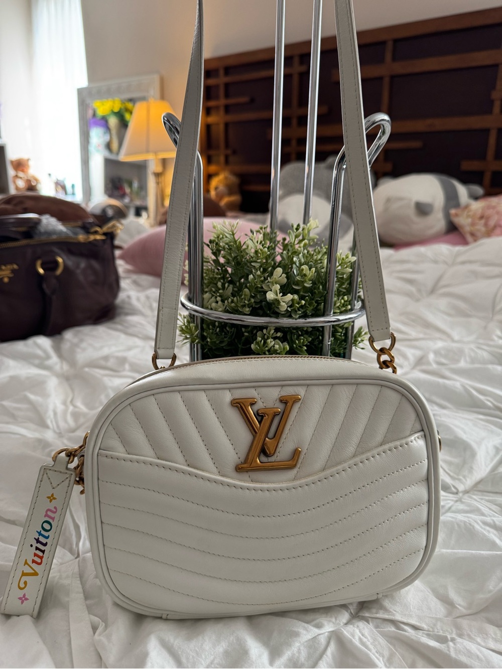 Louis Vuitton LV Wave White Quilted Crossbody with Gold LV Accent - Picture 2 of 11